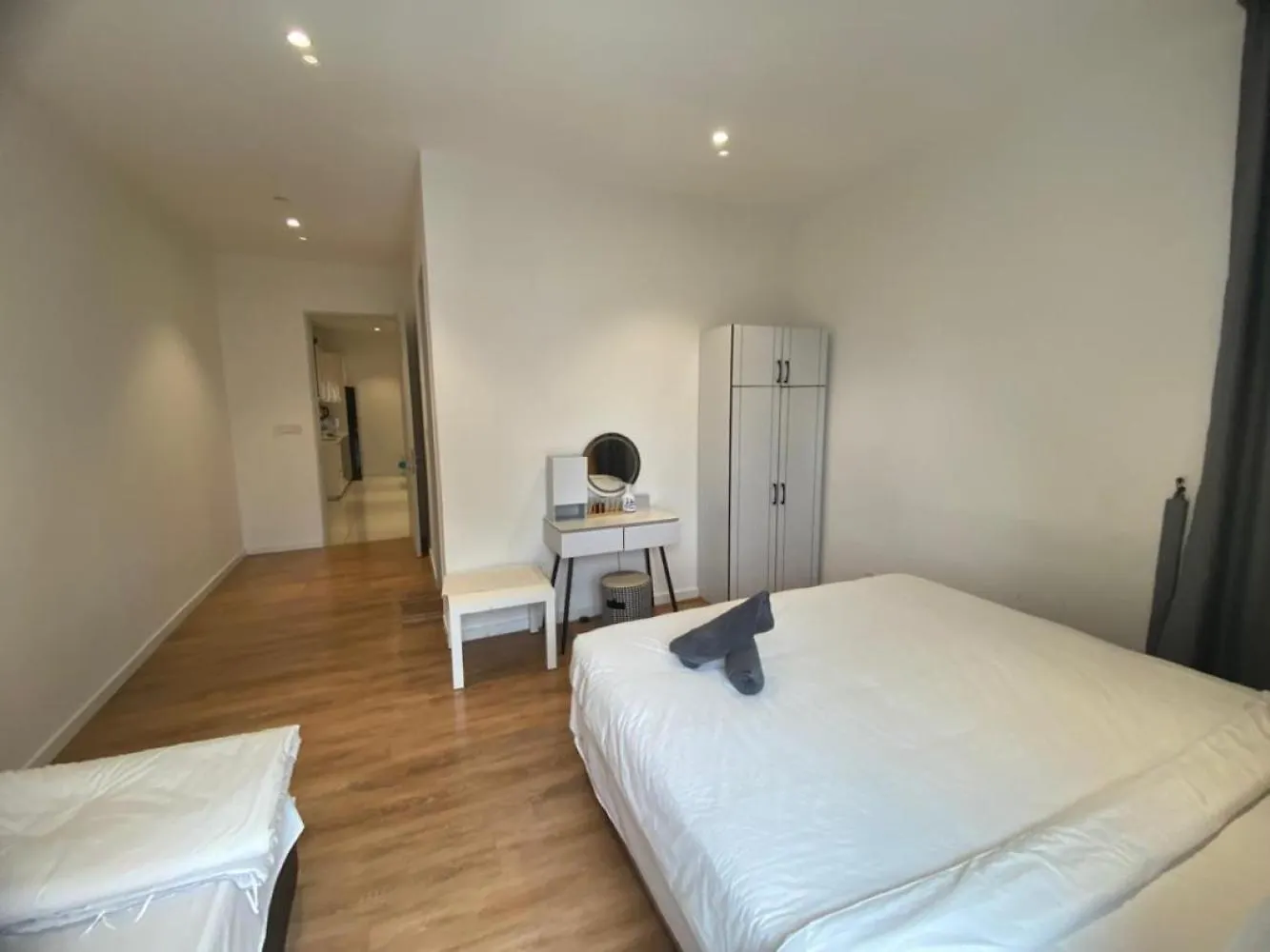 Apartment Quill Residence Cozy White