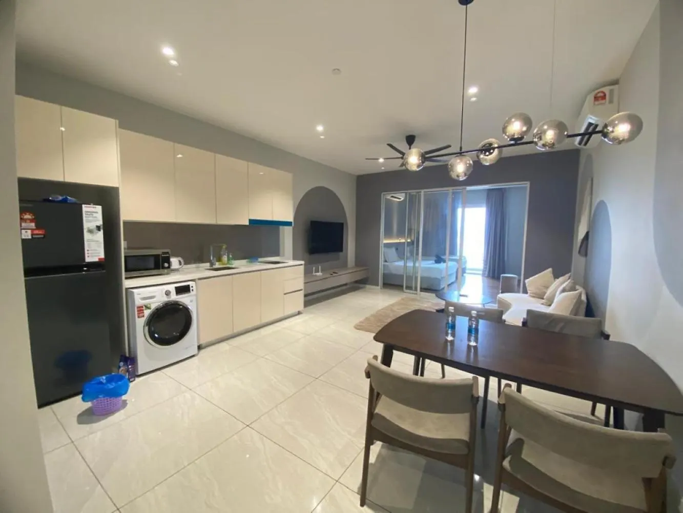 Apartment Quill Residence Cozy White