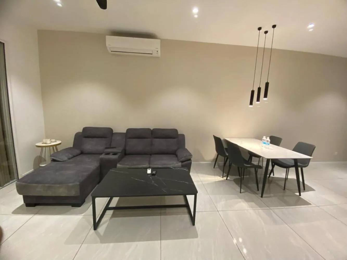 Apartment Quill Residence Cozy White